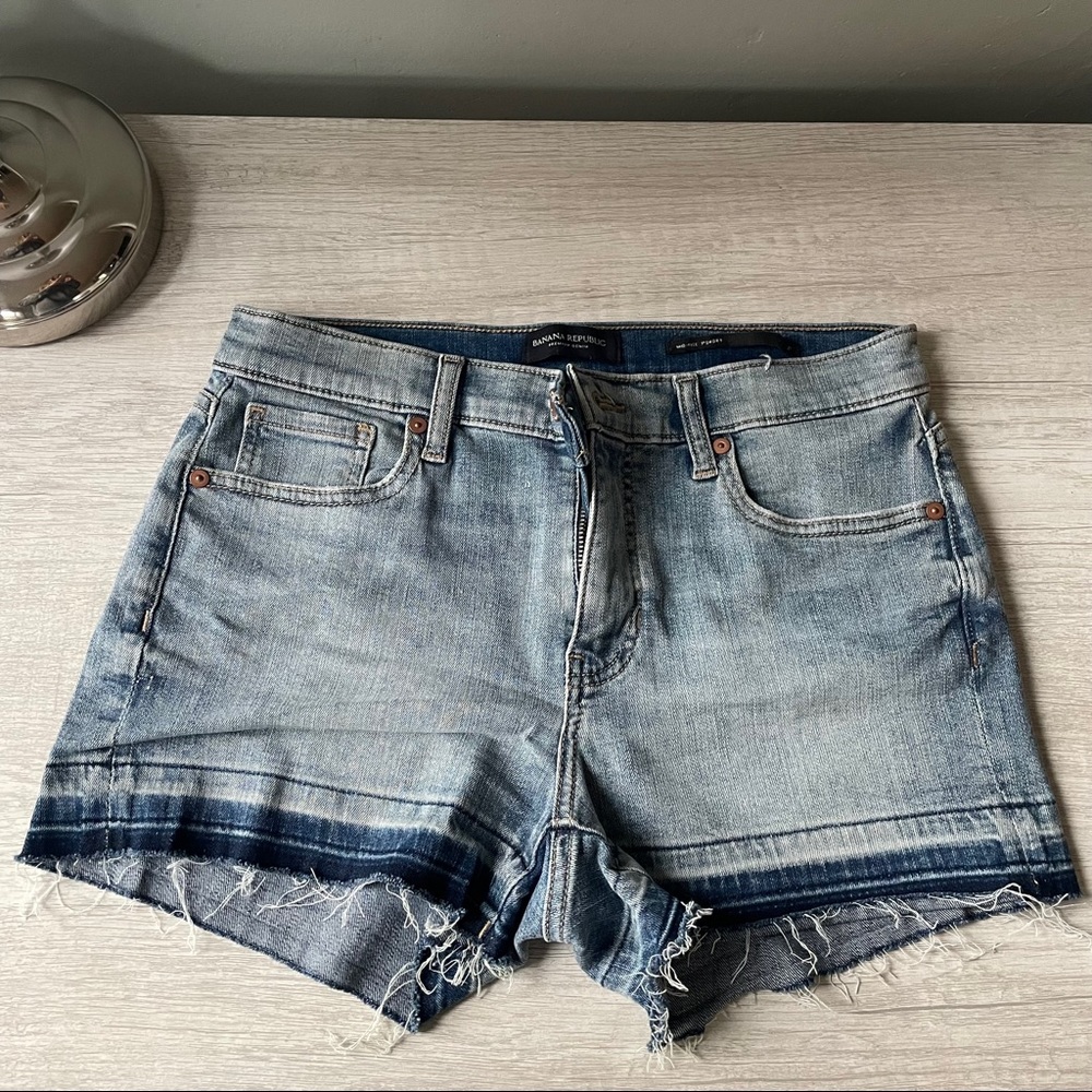 Banana Republic 3 inch jean shorts